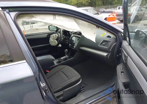 2018 Subaru Outback 2.5I Premium z USA, uszkodzony, nr VIN 4S4BSADC9J3348050